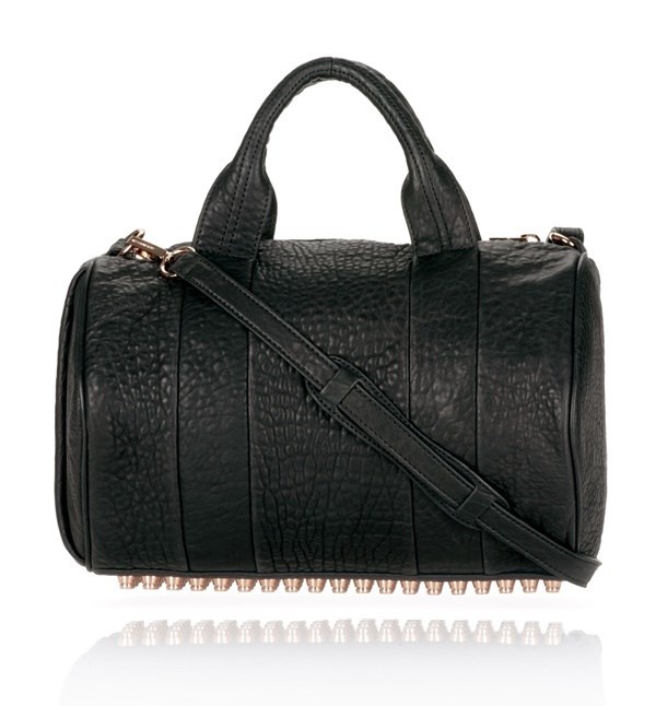 Túi Duffle (hình cái trống): phom túi hình trụ, có phần thân dài, rộng hơn những chiếc túi thông thường. Túi phù hợp với các hoạt động thể thao, du lịch.