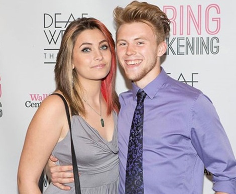 Con gái Michael Jackson bí mật kết hôn khi vừa tròn 17 tuổi.