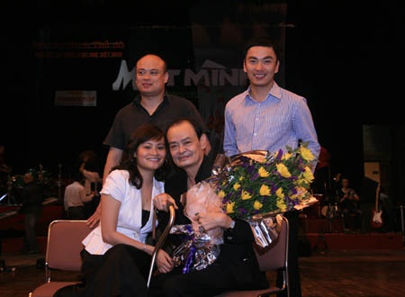 Nghe si Viet song canh ga trong nuoi con hinh anh