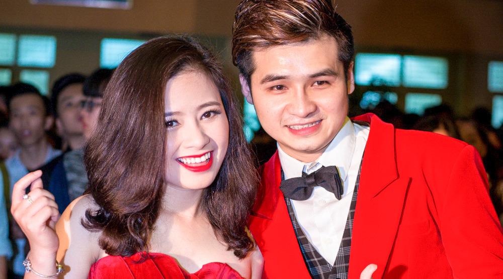 Duong Hoang Yen va ban trai hat mung ngay 20/11 hinh anh