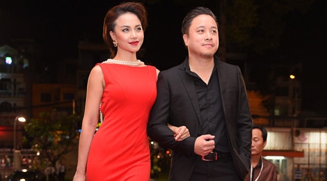 Dinh Ngoc Diep tinh tu ben Victor Vu o Lien hoan phim Viet hinh anh