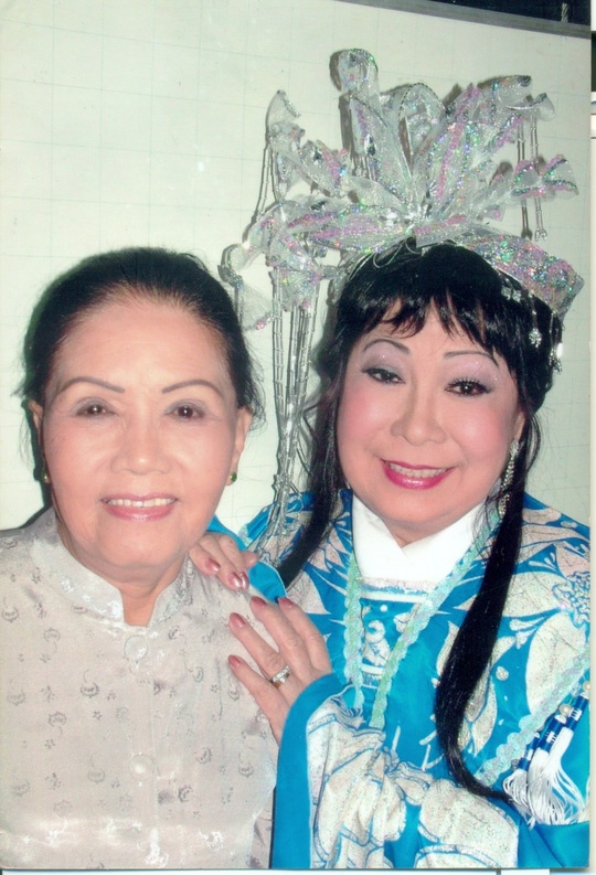 Nghệ sĩ Ngọc Hương và sầu nữ Út Bạch Lan.