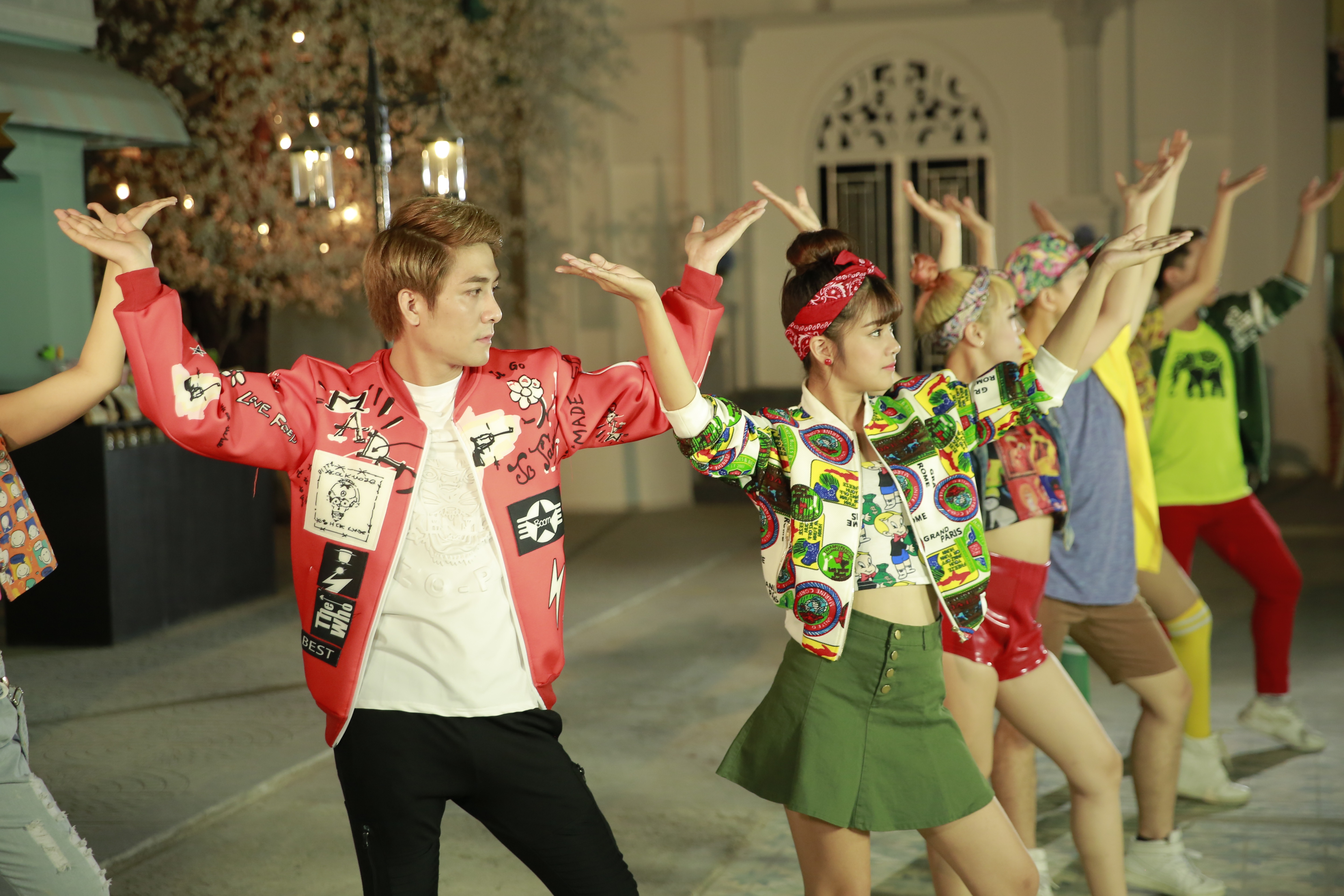 MV mới của Huy Nam và Hoàng Yến Chibi là chuỗi những thay đổi thú vị về hình ảnh.