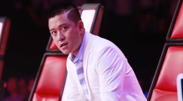 Khan gia nem ly len san khau Tuan Hung bieu dien hinh anh