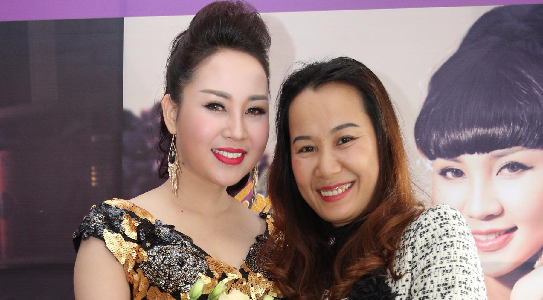 Giai 3 Sao Mai 2011 tung album khi vua sinh con 3 thang hinh anh