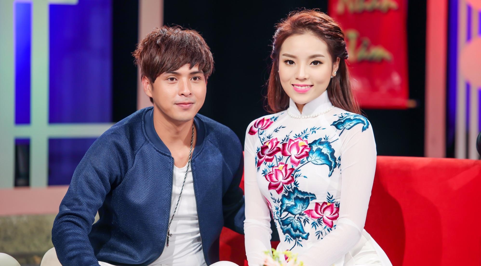 Hoa hau Ky Duyen ban ron ghi hinh chuong trinh mung xuan hinh anh