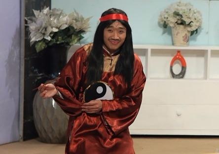 Tran Thanh che ngoai hinh Truong Giang tren san khau hai hinh anh