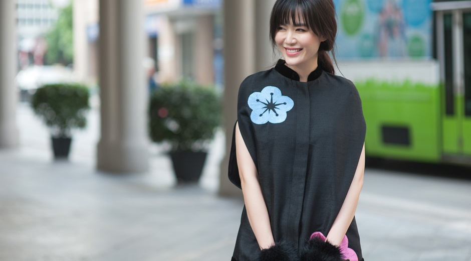 Cach phoi do ngay dong cua hoa hau Thu Thuy hinh anh