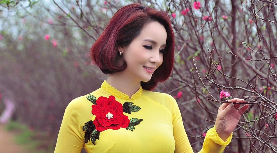 Mai Thu Huyen goi y cach dien ao dai ngay xuan hinh anh