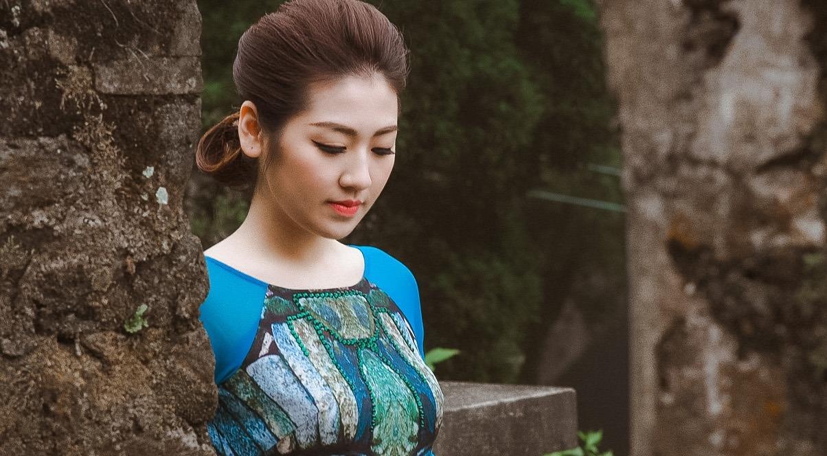 Ngoc Han - Tu Anh thuot tha ao dai trong troi gio ret hinh anh