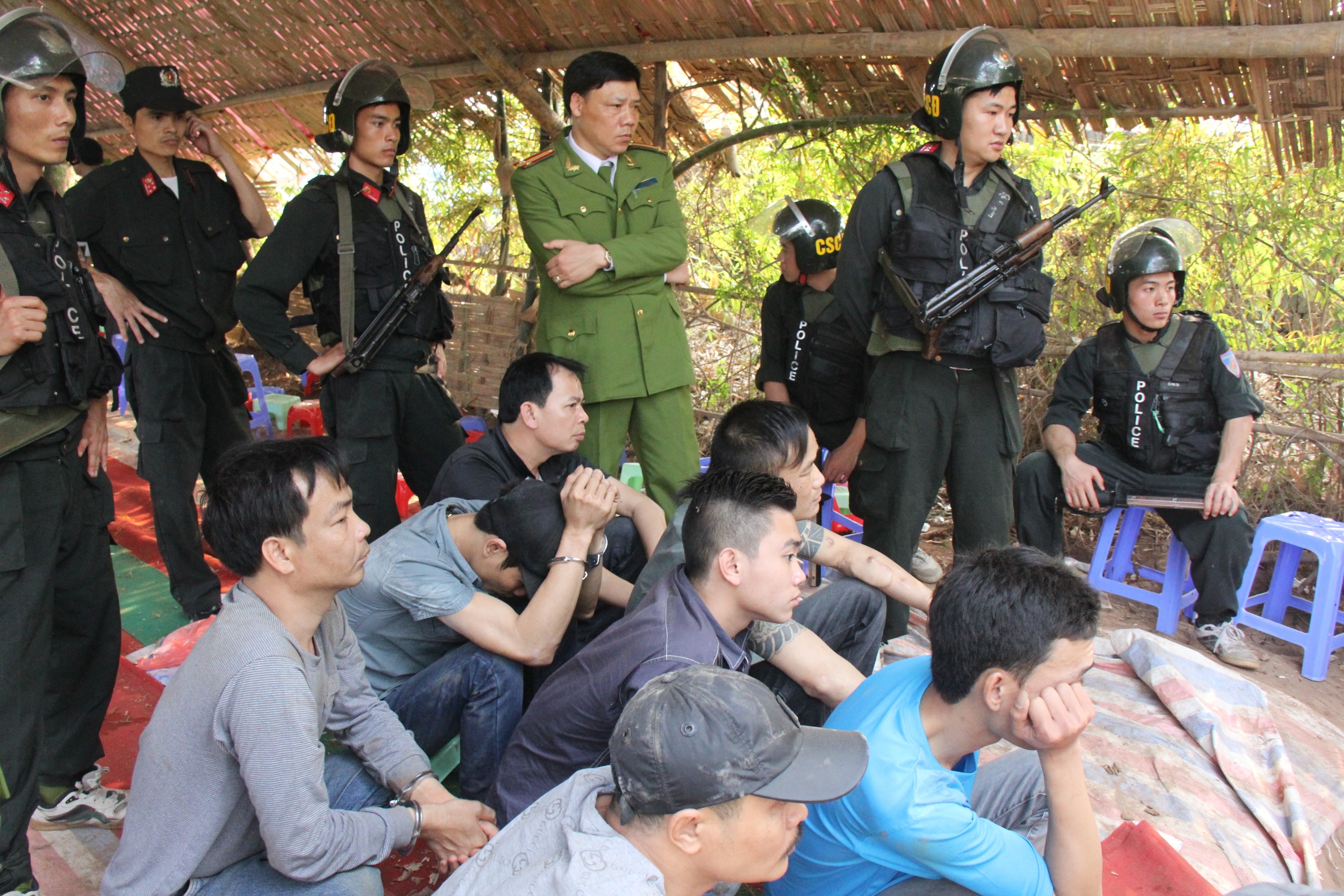 Truong cong an bi cach chuc neu co dau hieu bao ke hinh anh