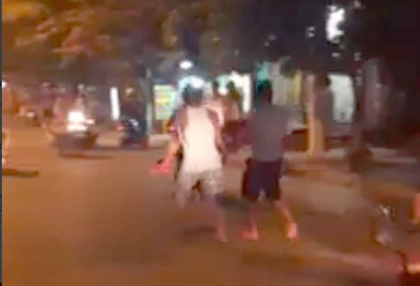 Nam thanh nien bi truy sat truoc cong ky tuc xa hinh anh