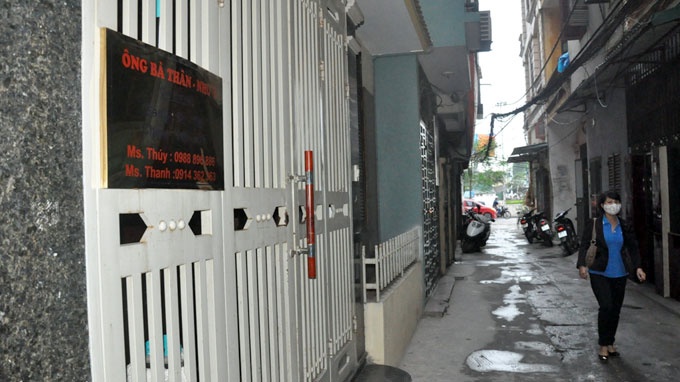 Dieu tra vu chau be tu vong tai phong kham chui hinh anh