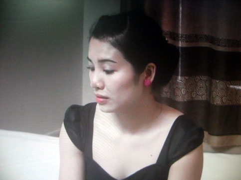 'Nu nhan vien van phong' ban dam gia mot trieu hinh anh