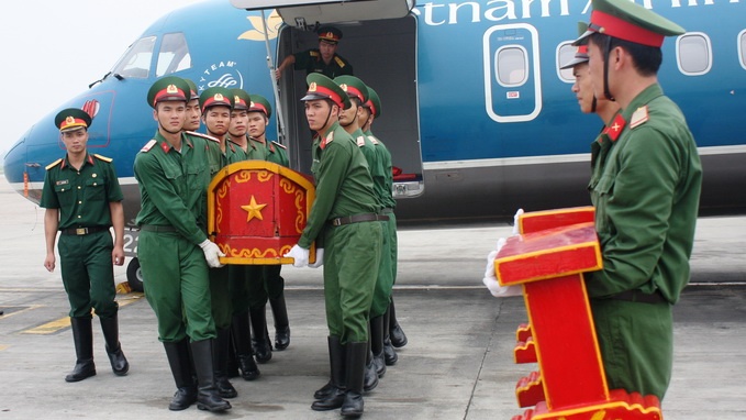 Dat so hieu chuyen bay cho linh cuu theo tuoi tho Dai tuong hinh anh