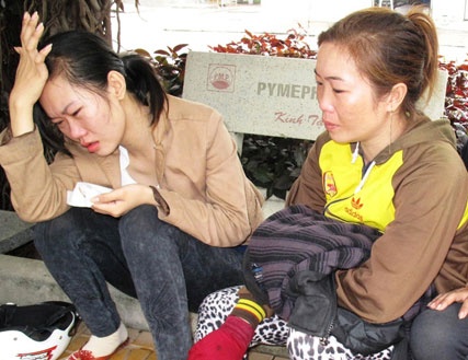 Gia dinh bi can chet o trai tam giam buc xuc viec chon cat hinh anh