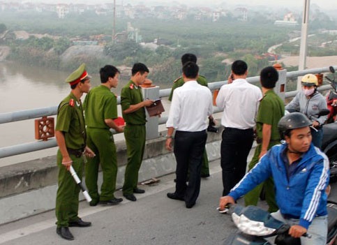 Hien truong vu giam doc tham my nem xac phi tang hinh anh
