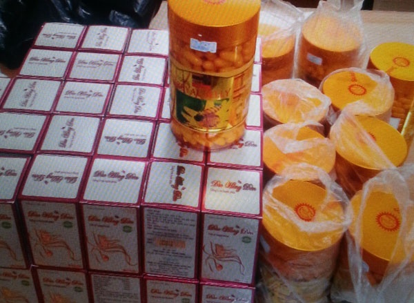 Bat 2 nguoi buon thuc pham chuc nang lam no nguc phu nu hinh anh