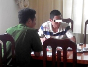 Bat giam ke dem con gai 6 tuoi bo lai gan nghia dia hinh anh