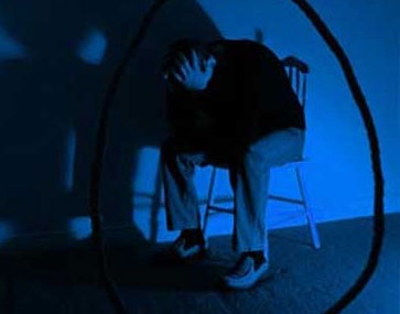 Nguoi dan ong treo co tu tu vi bi to 'yeu tre' hinh anh