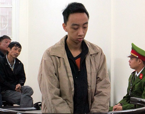 Nguoi phu nu can thiep chuyen no nan bi dam thiet mang hinh anh