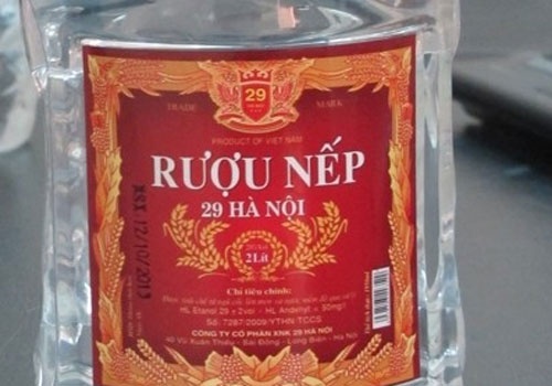 Cong an Ha Noi vao cuoc vu 'ngo doc ruou 29 Ha Noi' hinh anh