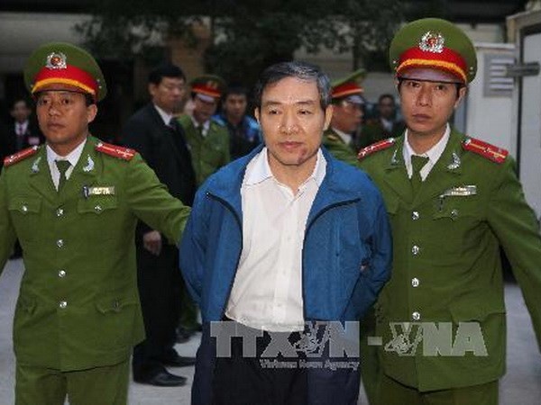 Duong Chi Dung va cac dong pham hau toa hinh anh