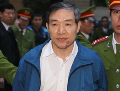 Duong Chi Dung khai hanh trinh tron chay ra nuoc ngoai hinh anh