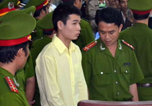 Bi khuoc tu, 9X dam ban gai xoi xa hang chuc nhat hinh anh