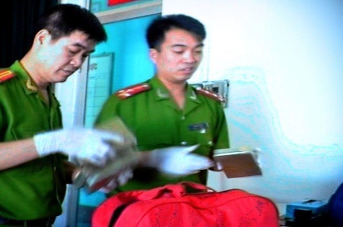 Sang nay, xet xu duong day buon 32.000 banh heroin hinh anh