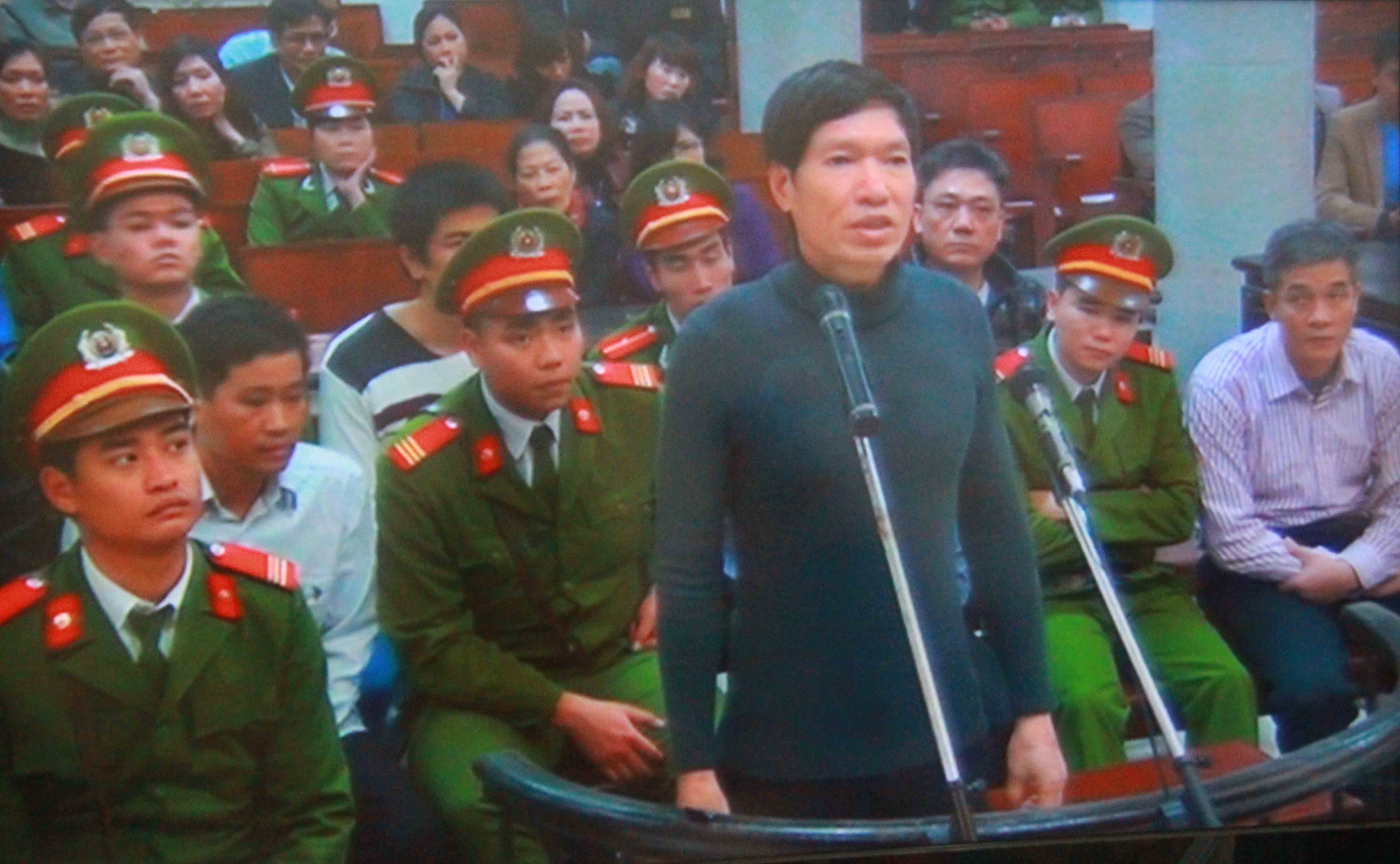 Duong Chi Dung khai nguoi goi dien mat bao hinh anh