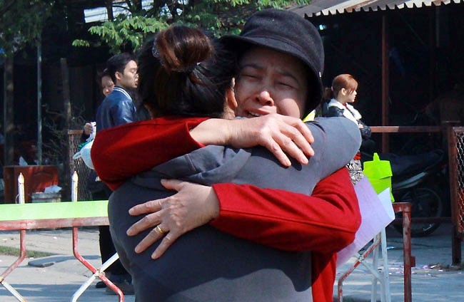 Nuoc mat pham nhan duoc giam an tro ve nha an Tet hinh anh