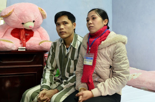 Can phong hanh phuc o trai giam hinh anh