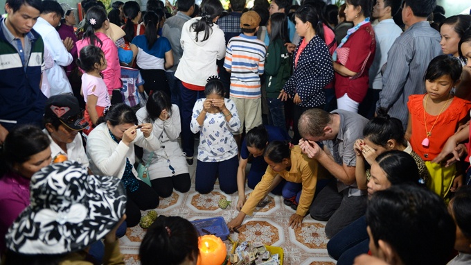 Hang van nguoi tray hoi xuan nui Ba Den hinh anh