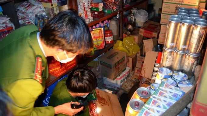 Chu cua hang tap hoa chet trong nha voi nhieu nghi van hinh anh