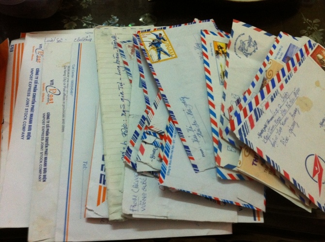 Hang tram buc thu gui ve chi noi tim xac chi Huyen hinh anh