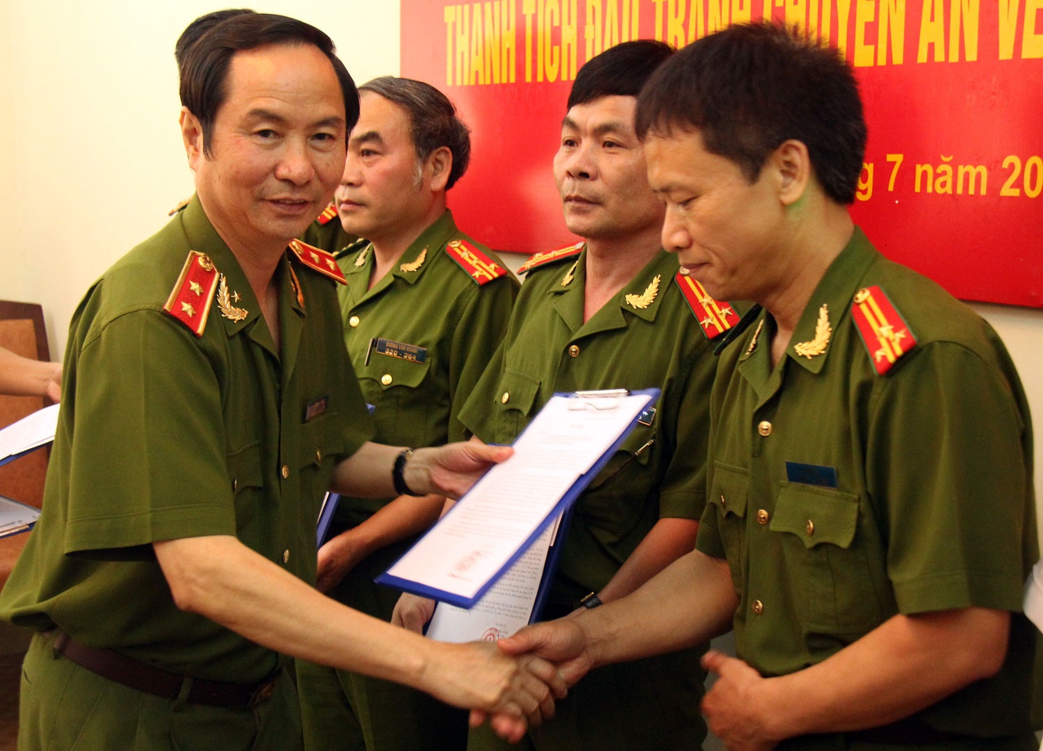 Tuong Ngo truoc khi hoa minh vao dat me hinh anh