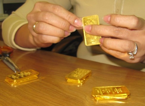 Nghi an ba cu mu loa bi ke gian moc tui chiem doat vang hinh anh