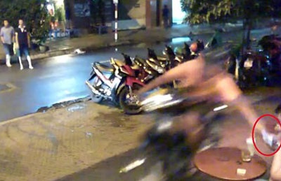 Dan canh cuop giat dien thoai cua ban gai hinh anh