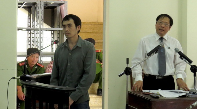 Tranh luan 'nay lua' ve toi danh 5 cong an dung nhuc hinh hinh anh