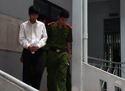 Bi chia tay, tung clip sex voi ban gai len mang hinh anh
