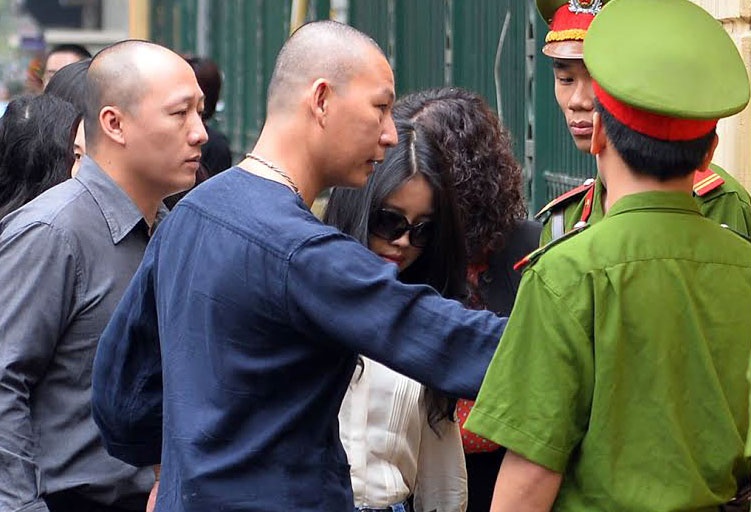 Dien bien phien xu bau Kien qua anh hinh anh