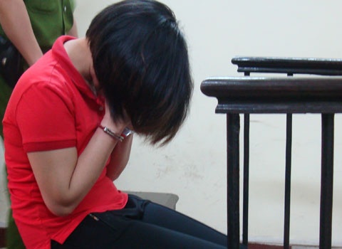 Be so sinh bi bat coc tai chua da duoc mang tra hinh anh