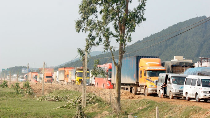 Can hong, hang tram xe tai 'xe rao' vuot tram hinh anh