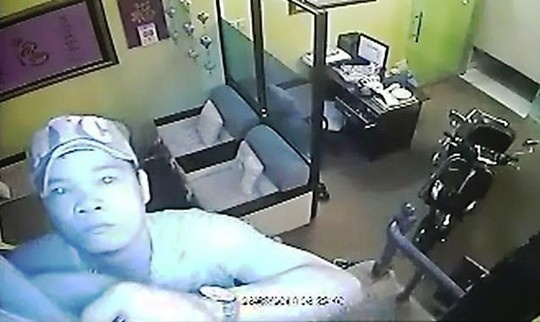 Bat ten trom dot nhap nha tien si Huynh Van Son hinh anh