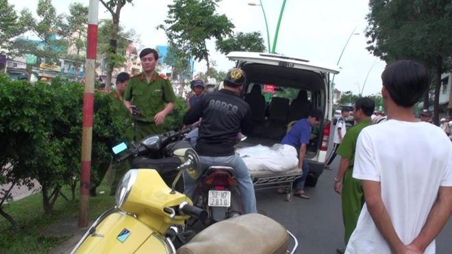Nguoi dan ong chet trong tinh trang loa the hinh anh