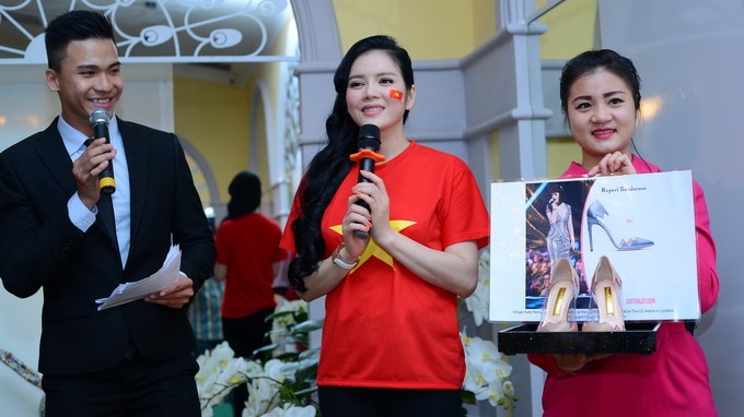 Ly Nha Ky danh tron tien dau gia chung suc voi bien Dong hinh anh