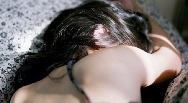 Thieu nu suyt bi ten cuop gio tro doi bai hinh anh