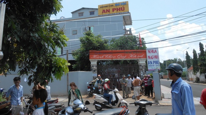 Tu vong sau 2 gio vao nha nghi voi nu cong nhan hinh anh