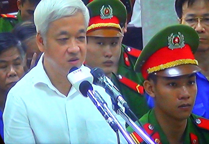 Bị cáo Nguyễn Đức Kiên trong phần nói lời sau cùng sáng 2/6. Ảnh: Đỗ Mến.